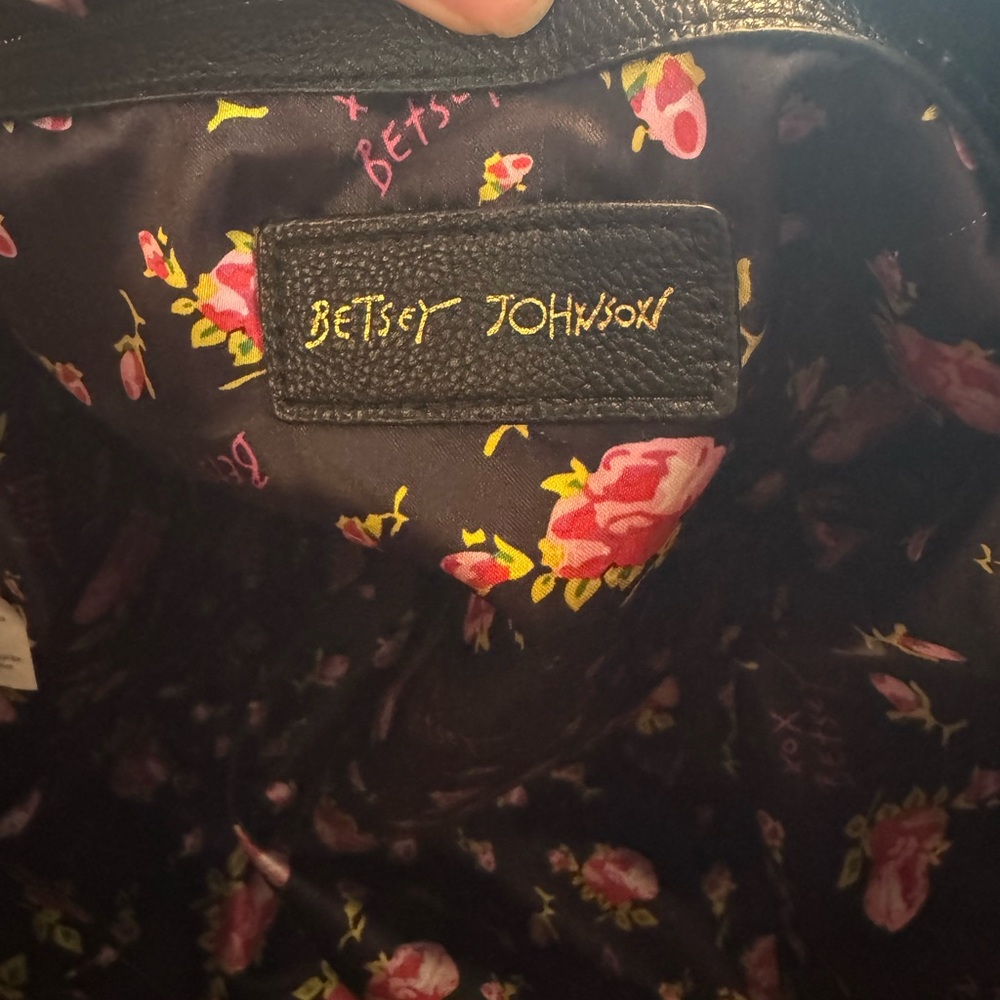 💖 Betsey Johnson Quilted Heart Tote – Pink & Black Statement Bag w/ bow & heart💖 - Picture 4 of 8